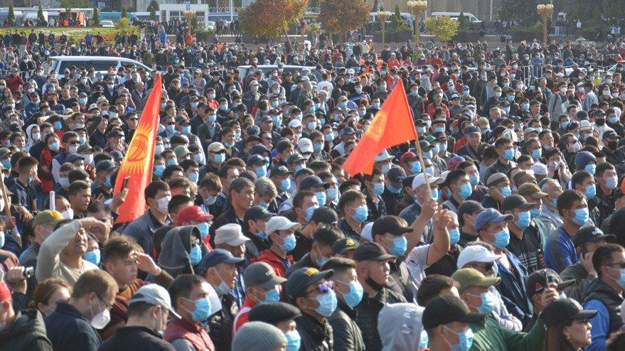 Kırgızistan’da gösteriler sonuç alıyor