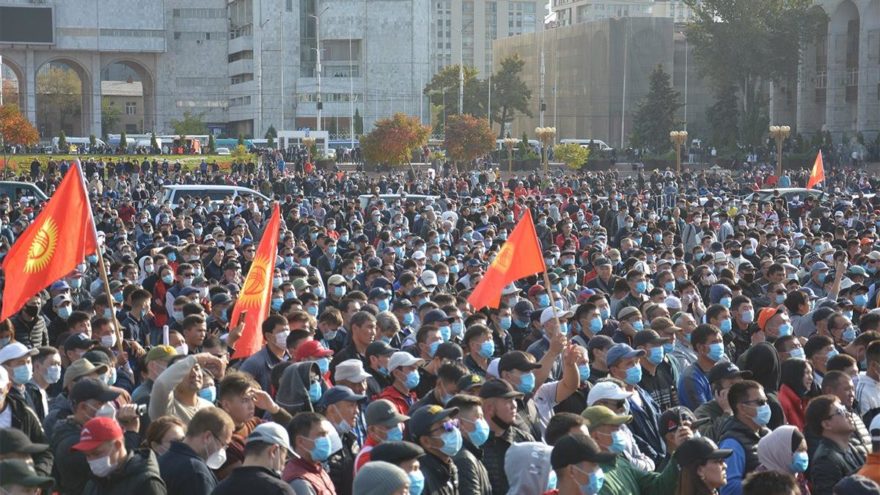 Şimdi de Kırgızistan seçim sonrası karıştı