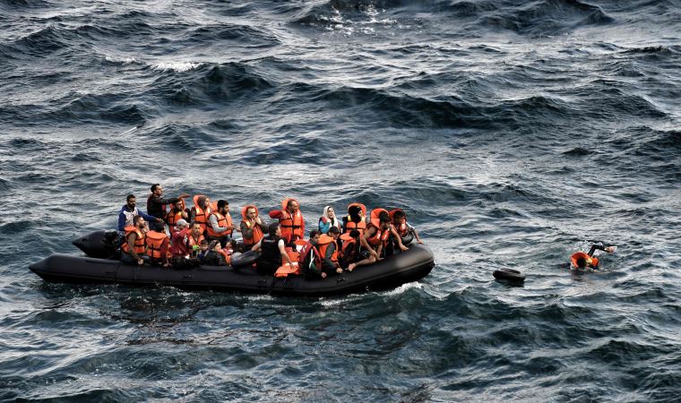 Göçmen teknesinde 74 ölüm