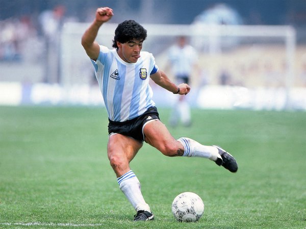 Diego öldü Maradona yaşayacak