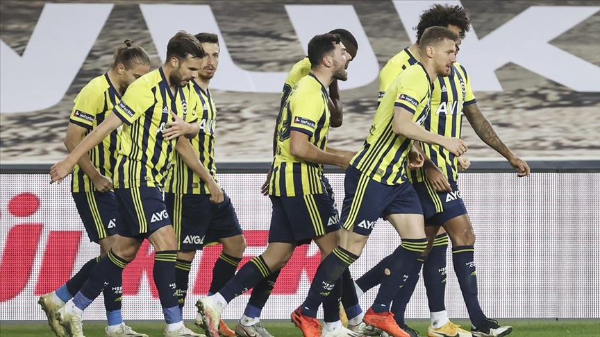 Fenerbahçe Başakşehir’i avladı