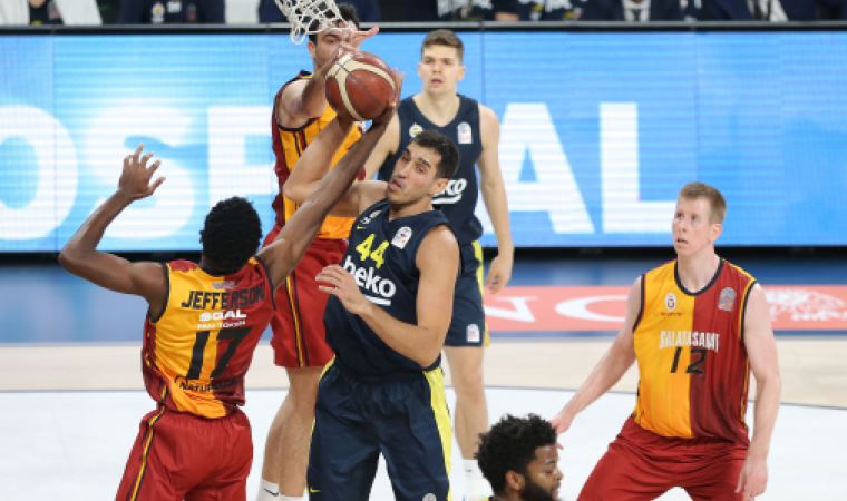 Basketbol derbisinde Fenerbahçe farklı galip