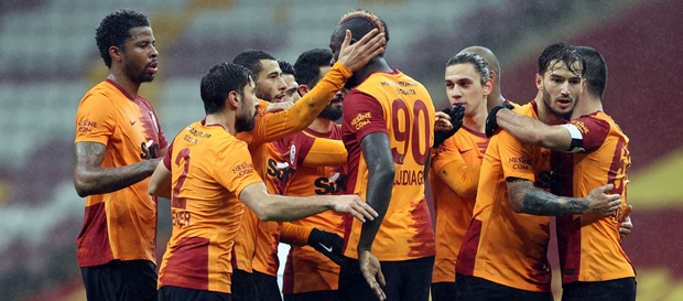 Galatasaray gol oldu, Gençler’e yağdı
