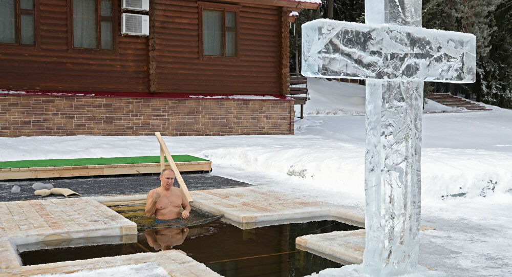 Putin buzlu suya girdi