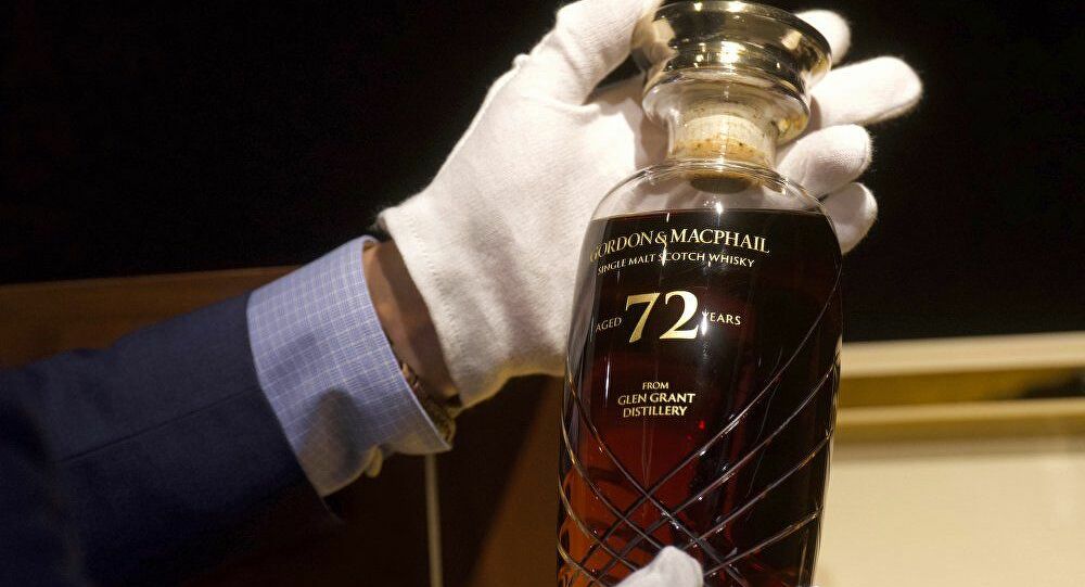72 yıllık bir şişe viskiye 54 bin dolar