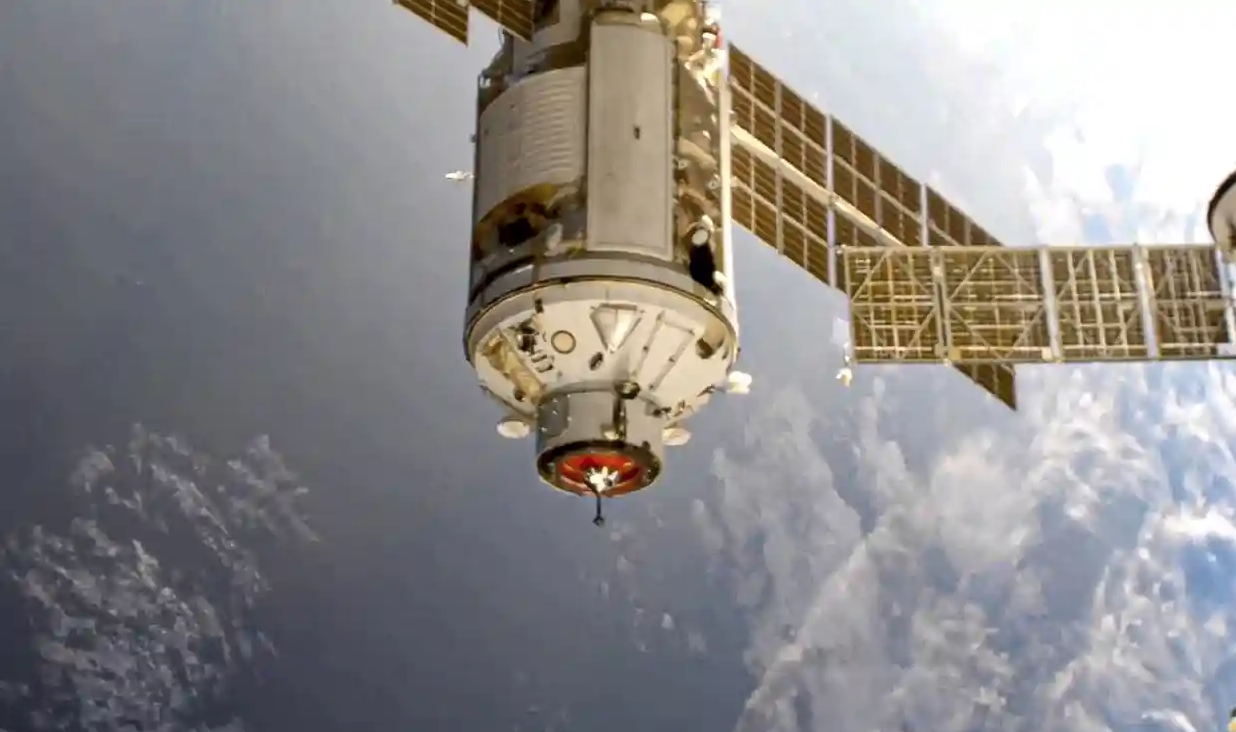 Ruslar roketi ateşledi, Uluslararası Uzay İstasyonu uzayda yön değiştirdi