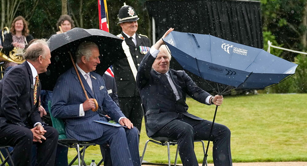 Boris Johnson’ın şemsiyeyle imtihanı