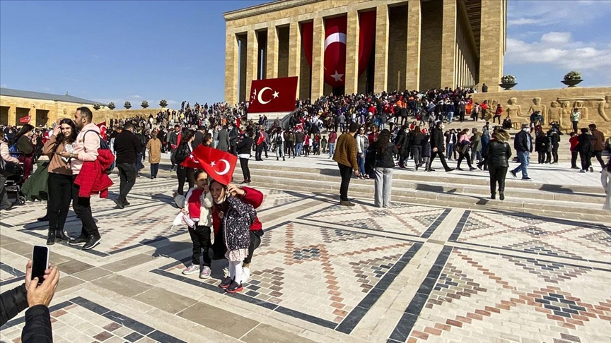 Anıtkabir ve AKM törenlerine muhalif basın alınmadı