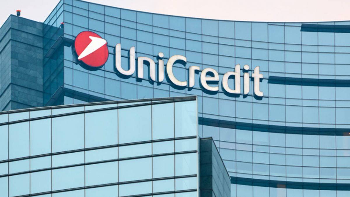 UniCredit, Yapı Kredi hisselerini borsada satmaya başladı