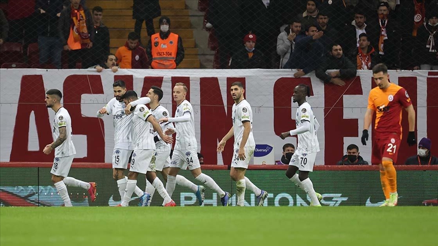 Galatasaray’da çöküş durmuyor, taraftar öfkeli