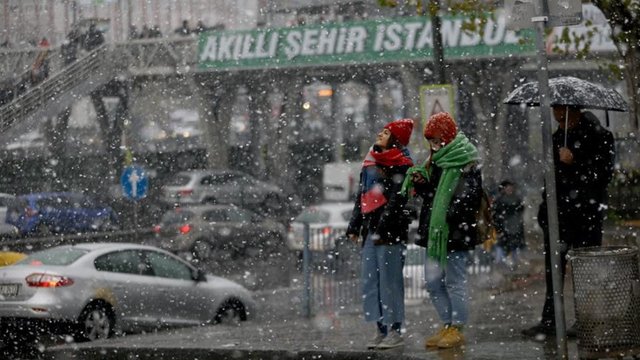 İstanbul’da kar uyarısı: Zorunlu olmadıkça dışarı çıkmayın