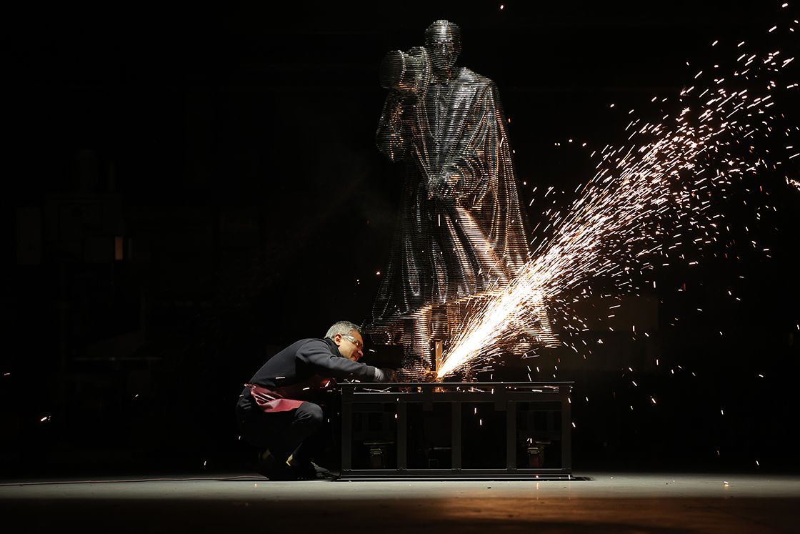 Çelikten Atatürk heykeli
