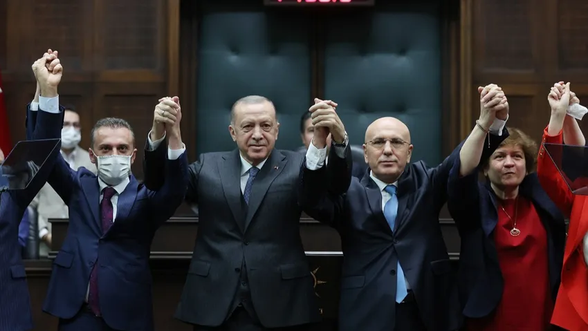Akşener'in elini öpen bağımsız milletvekili İsmail Ok Ak Parti'ye katıldı