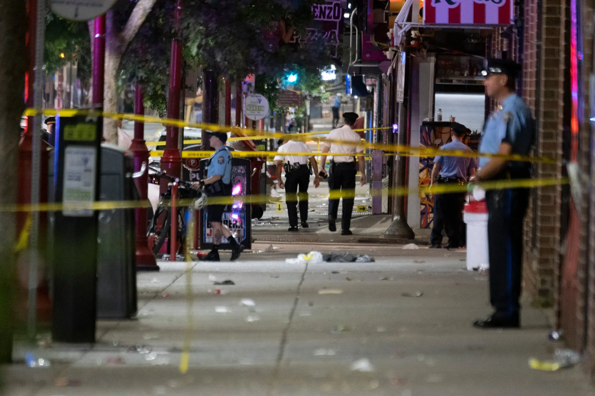 ABD'de iki silahlı saldırı birden: 6 ölü, 27 yaralı 