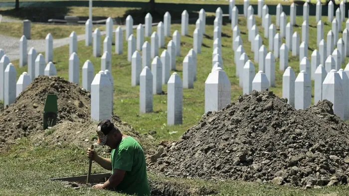 Srebrenitsa soykırımının acıları hala taze