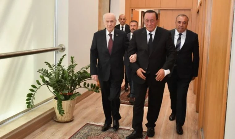 Bahçeli, Çakıcı ile kol kola fotoğraf çektirdi