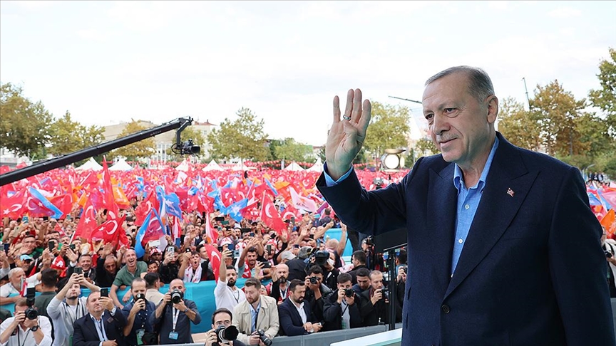 Erdoğan: Yollar kalabalık, hani ekonomi çökmüştü!