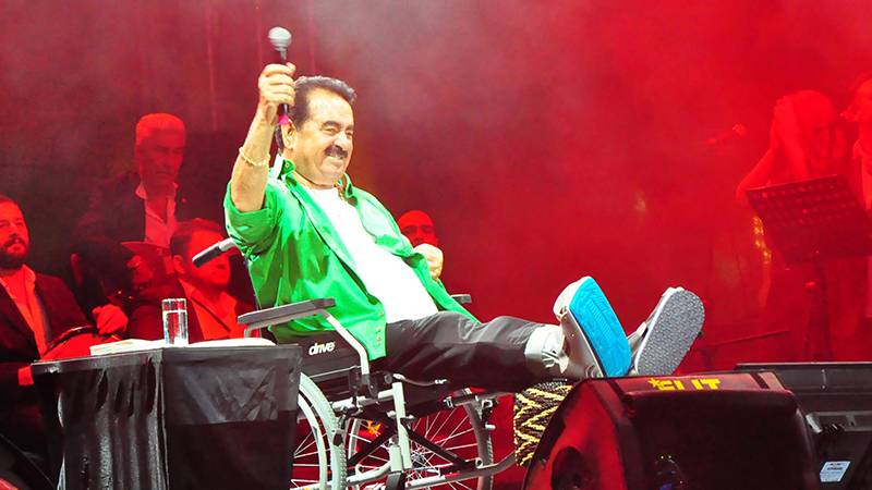 İbrahim Tatlıses, tekerlekli sandalyede konserlere devam ediyor