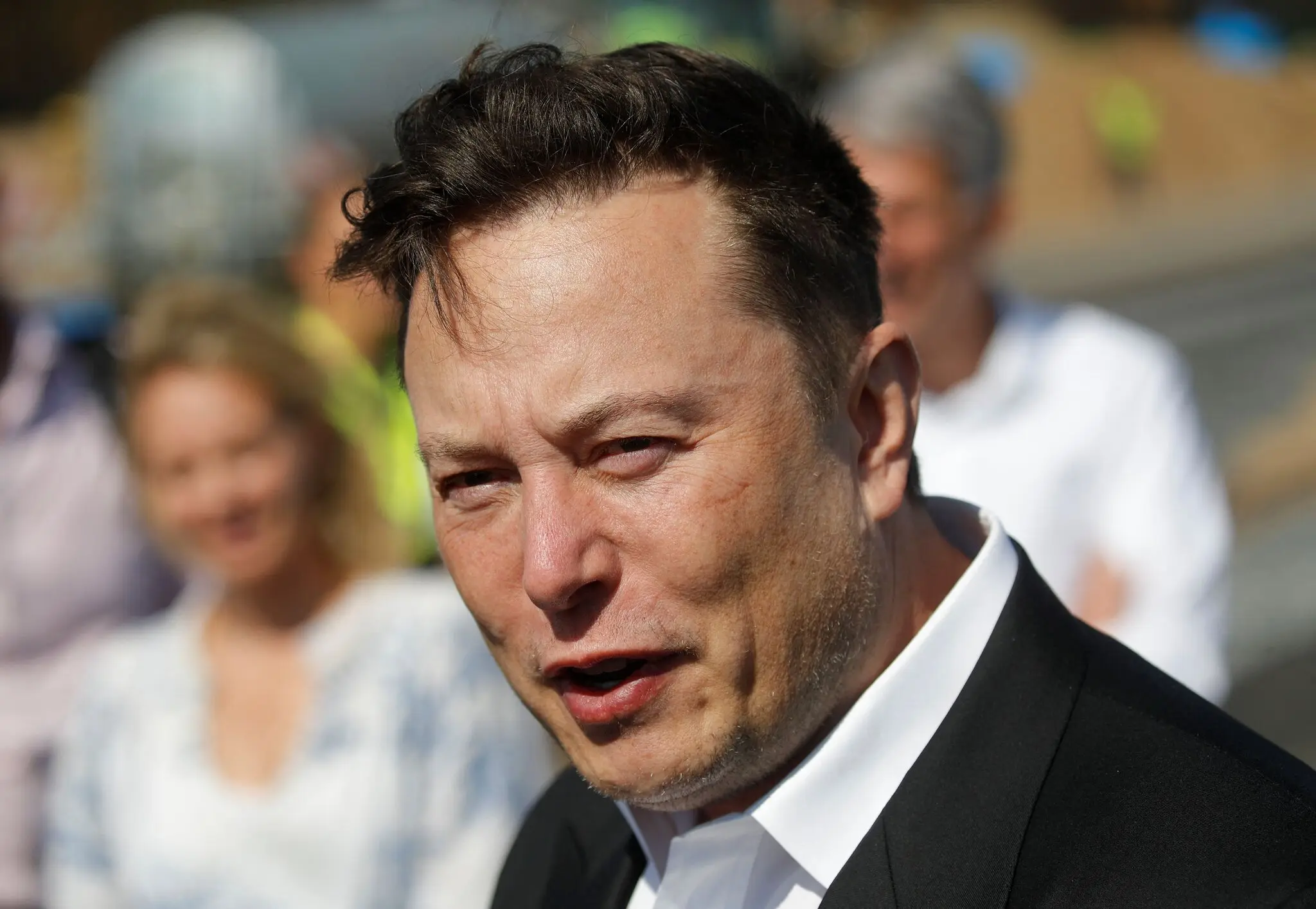 Dünya çığır açan projelerin yaratıcısı Elon Musk'ın biyografisini bekliyor