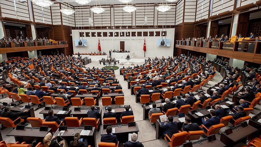 Siyasette başörtüsü yarışı: CHP kanun teklifi verdi, Erdoğan bugün “Başörtüsü Anayasaya girsin” diyecek