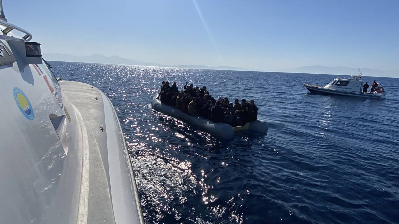 Ege’de göçmen teknesi battı, 13’ü çocuk 20 kişi öldü, 30 kişi kayıp