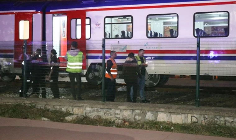 Sakarya’da tren, scooterlı genç kızı ezdi