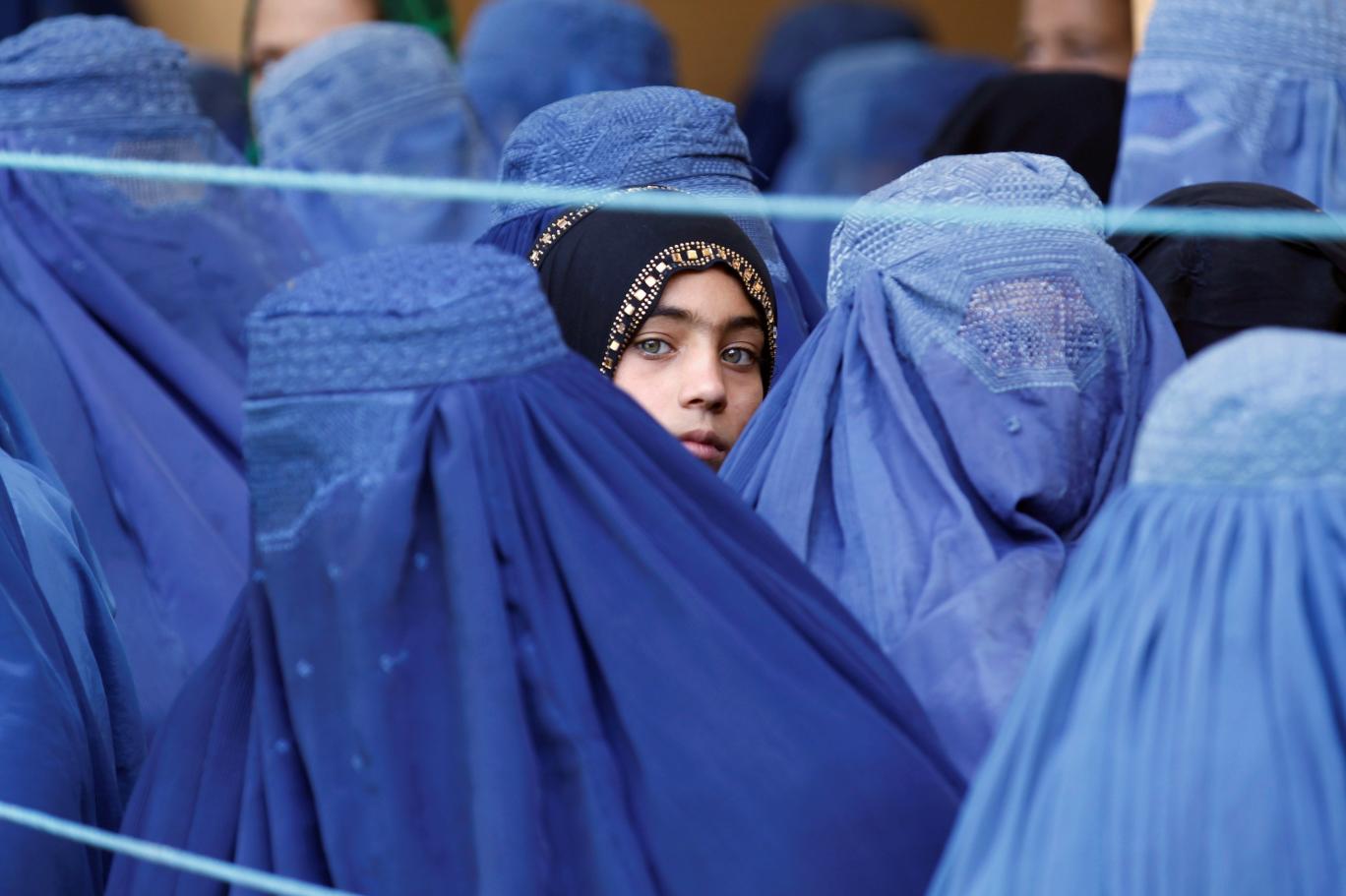 Taliban kız öğrencilere sınav yasağı getirdi
