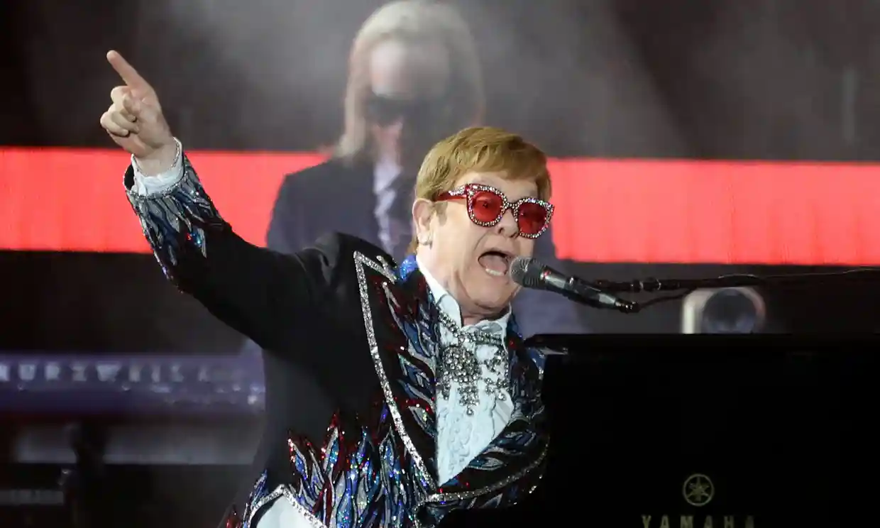 Elton John’a nazar değdi: Düştü, yaralandı, hastaneye kaldırıldı