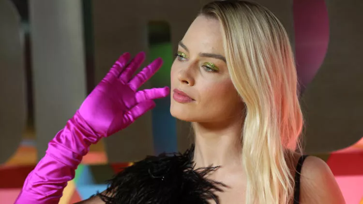 Margot Robbie, sırf Brad Pitt’le öpüşmek için senaryoya ek sahne yazdırmış