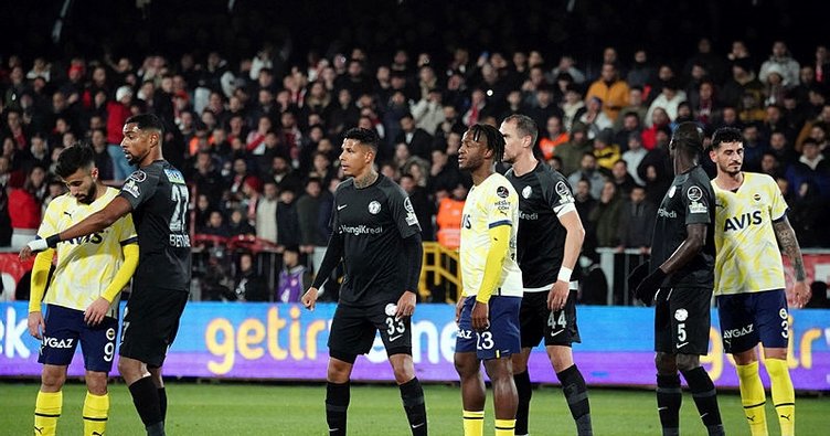 Fenerbahçe Ümraniyespor’u son dakikada 2-1 geçti