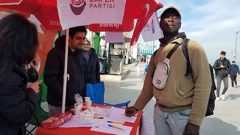 ‘Suriyeliler gitsin’ kampanyasına bir de Senegalli imza verdi