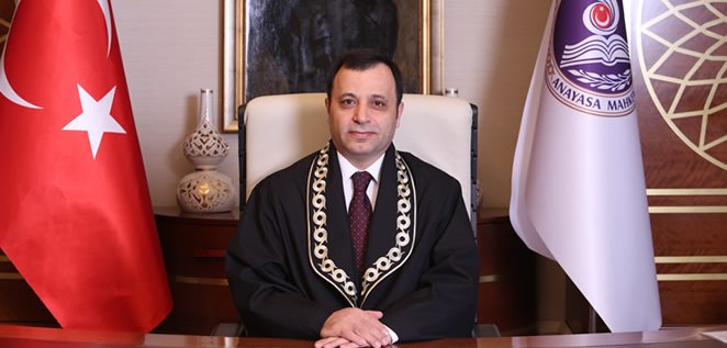 Zühtü Arslan, 3. kez Anayasa Mahkemesi Başkanı oldu, liderlerden tebrik geldi