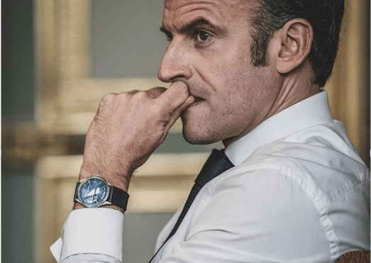 Alım gücü sorulunca Macron, 2400 euroluk saatini gizlice kolundan çıkardı