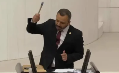 TBMM’de çekiçle telefonunu kıran CHP’li Erbay’a ‘kürsüye zarar verme’ davası: Malzeme hariç 10 bin 800 lira