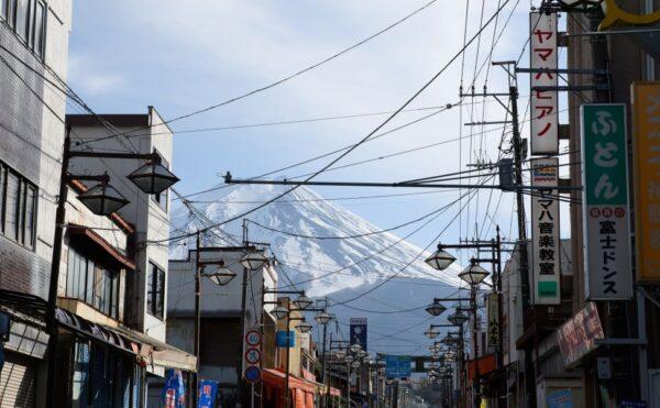 Japonya Fuji yanardağı patlarsa arabayla değil yayan kaçılacak