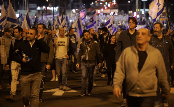 İsrail’de geceyarısı onaylanan yargı düzenlemesi: Halk sokağa döküldü