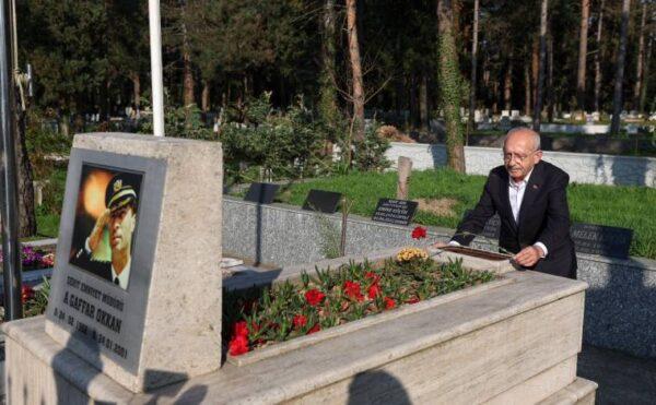 Kılıçdaroğlu, Gaffar Okkan’ın mezarını ziyaret etti
