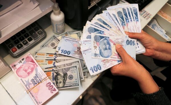 Ekonomistler tedirgin: Tahvil zorunluluğu Türk bankalarını da zorlayabilir