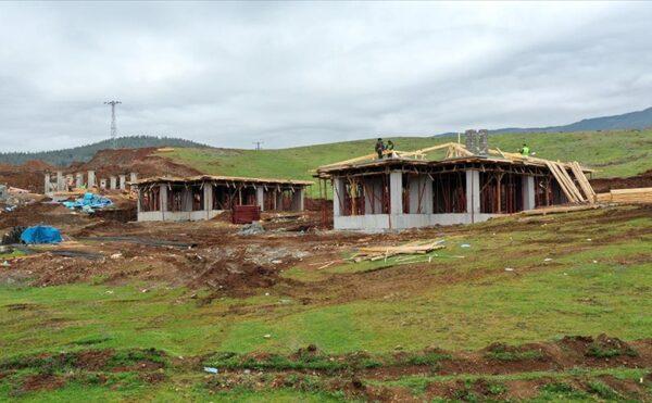2,3 milyon liralık köy tipi afet evleri Nurdağı’nda yükselmeye başladı