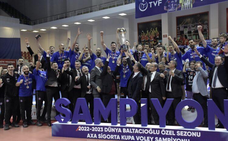 Fenerbahçe'yi deviren Halkbank kupayı kazandı