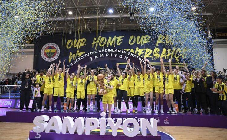 11 gün 7 maç 2 kupa: Şampiyon Fenerbahçe!