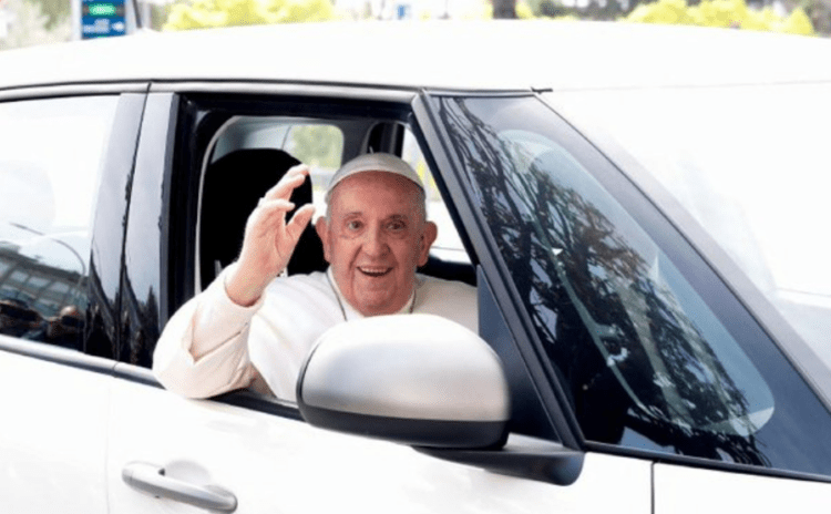 Papa taburcu oldu: Hâlâ hayattayım