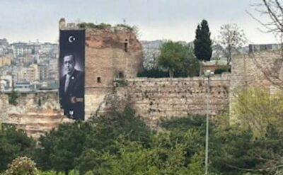 İstanbul’un tarihi surlarındaki Erdoğan afişi indi, Kılıçdaroğlu yine geri durmadı