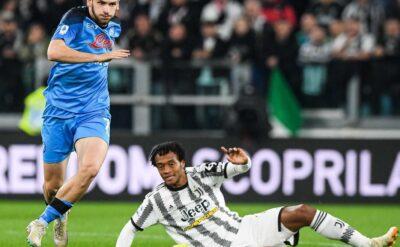 Napoli 90+3’te atıyor, Juventus fırsatı kaçırıyor