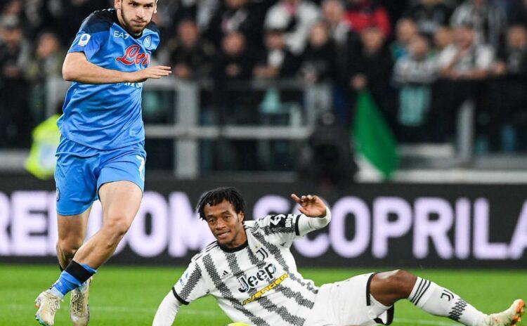 Napoli 90+3'te atıyor, Juventus fırsatı kaçırıyor