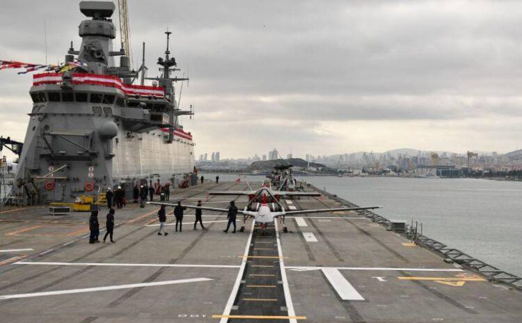 Türkiye'nin ilk 'uçak gemisi' Anadolu, Donanma'ya teslim edildi
