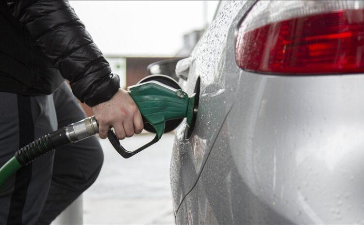 Petrol fiyatları yükseldi, benzine ilk zam geldi