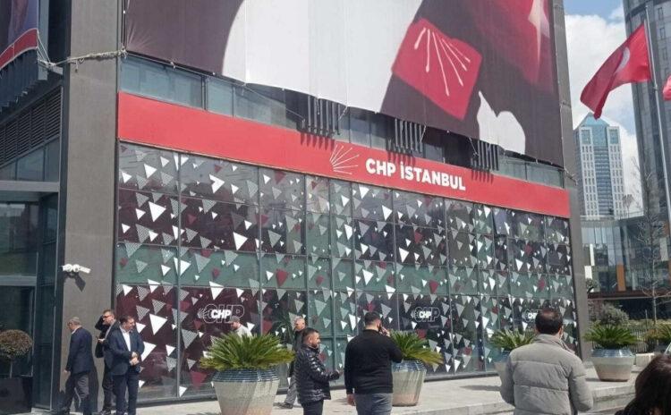 CHP İstanbul İl Başkanlığı'na kurşunlar: Araçtan havaya ateş açıldı, iki kovan bulundu