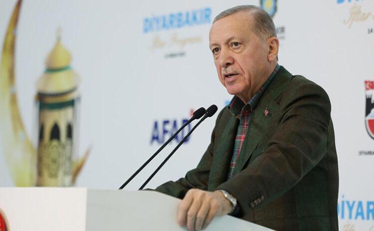Erdoğan, Kobani Davası'nın kritik gününde kürsüden Demirtaş'a Kobani olaylarıyla yüklendi