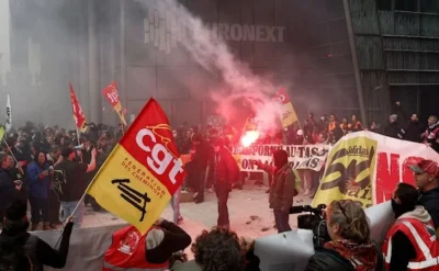 Emeklilik reformuna karşı çıkan Fransız protestocular borsayı bastı